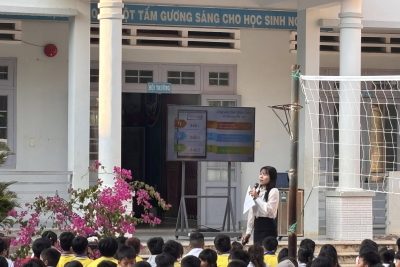 Liên đội Trường Tiểu học Võ Thị Sáu tổ chức tuyên truyền cho các em học sinh biết về Luật Trẻ em